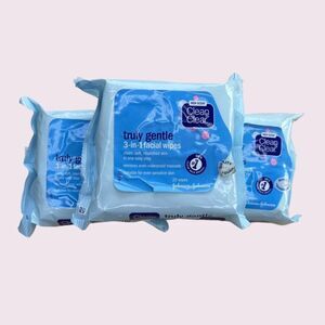 3 x Clean & Clear Truly Gentle 3in1 Facial Wipes, 25 per Pack